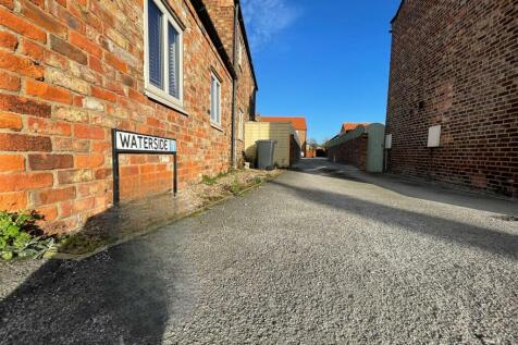 Entrance to Waterside