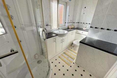 Family Shower Room
