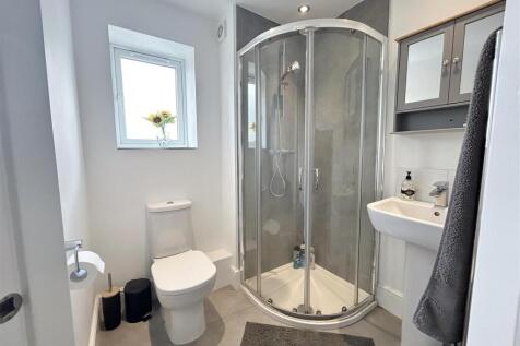 Master Bedroom En-Suite