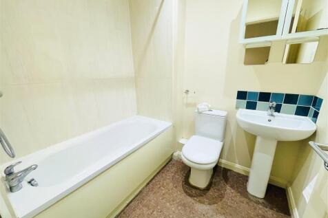 Bathroom (2).jpg