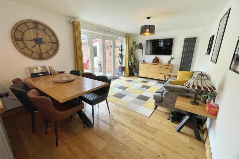Living Dining Area