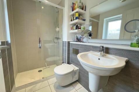 Master Bedroom En-Suite