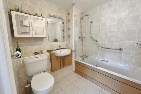 En-Suite Bathroom