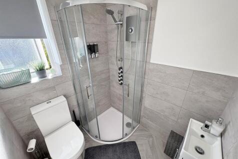 En-Suite To Master Bedroom