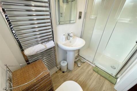 Master Bedroom En-Suite