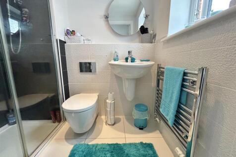 En-Suite To Master Bedroom