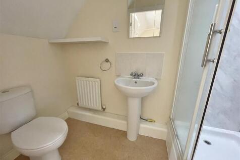 En-Suite To Master Bedroom