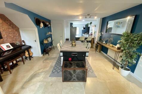 Dining &amp; Kitchen Area