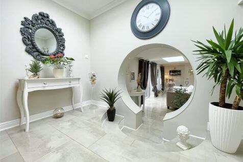 Lounge to Living Area Entrance