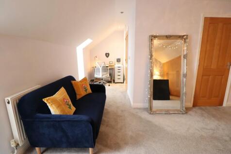 MASTER BEDROOM SUITE
