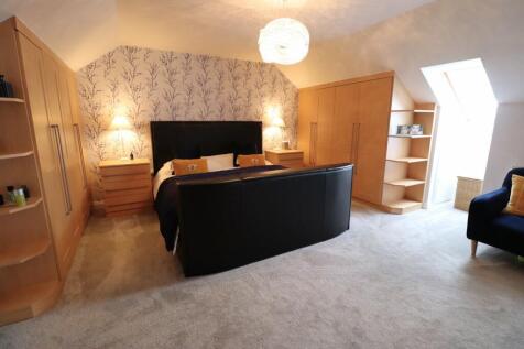 MASTER BEDROOM SUITE