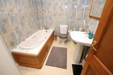 Bathroom.JPG