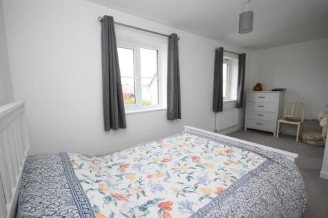 bedroom 2.JPG