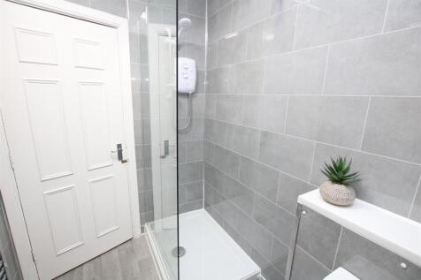 Bathroom 2.JPG