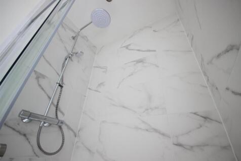 Ensuite 2.JPG