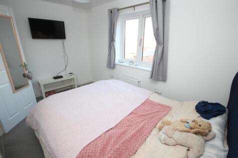 Bedroom 1.JPG