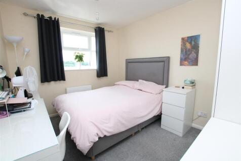 Bedroom 1.JPG