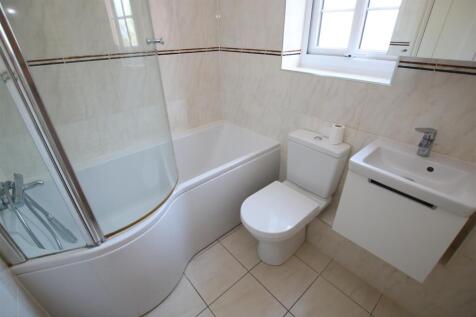 Ensuite Bathroom.JPG