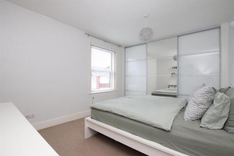 Bedroom 1.JPG