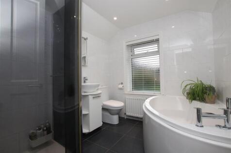Bathroom.JPG