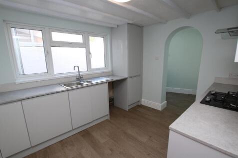 Kitchen 3.JPG