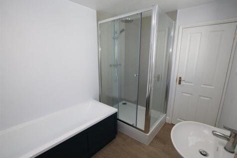 Bathroom 2.JPG