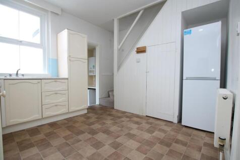 Kitchen 2.JPG