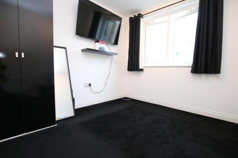 Bedroom 2.JPG