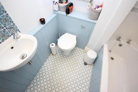 Bathroom.JPG
