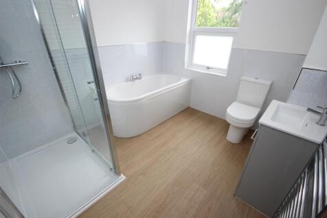 Bathroom 2.JPG