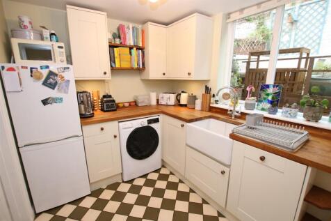Kitchen 5.JPG