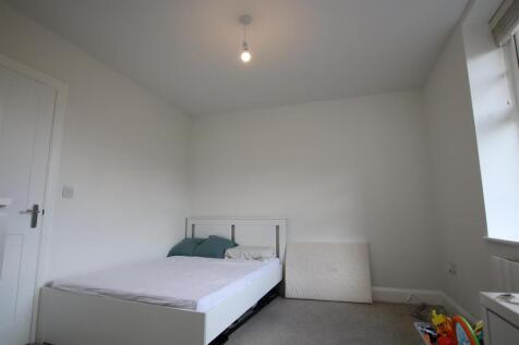 Bedroom 2.JPG