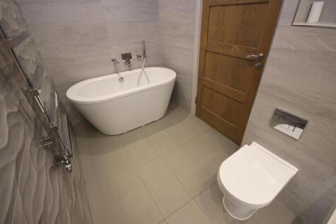 Bathroom 2.JPG