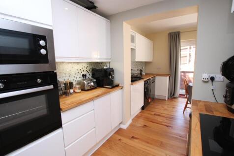 Kitchen 3.JPG
