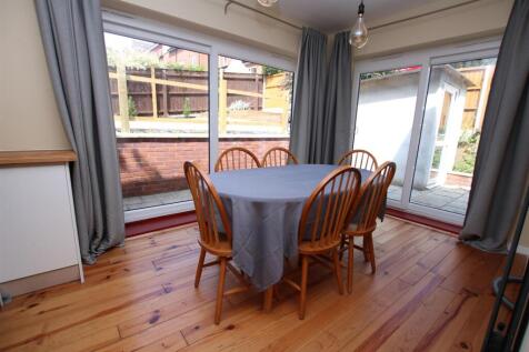 Dining Area 2.JPG