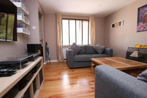 Living Room 4.JPG