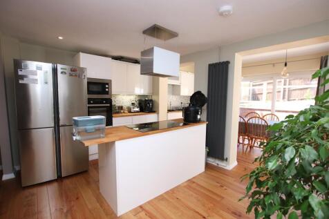 Kitchen 2.JPG