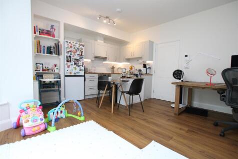 Living Kitchen.JPG