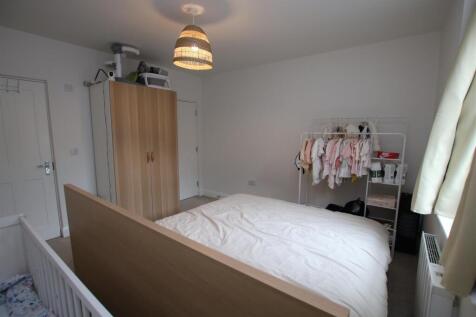 Bedroom 1.JPG