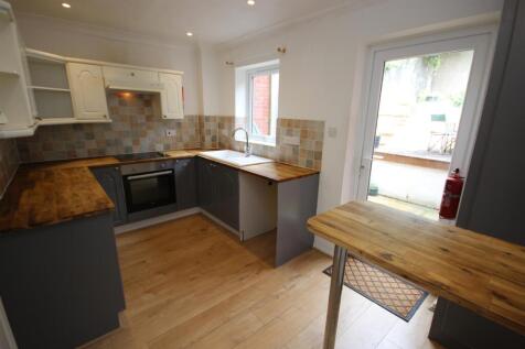 Kitchen 2.JPG