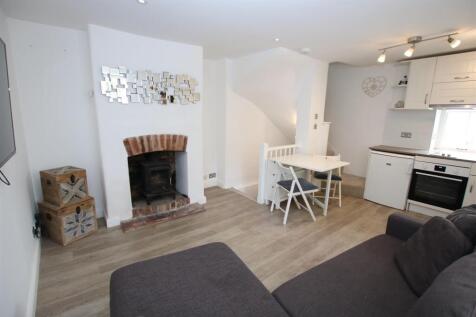 Living Area 4.JPG