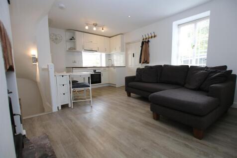 Living Area 2.JPG