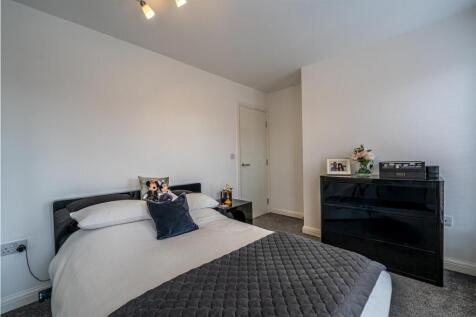 Spare Bedroom 2.jpg