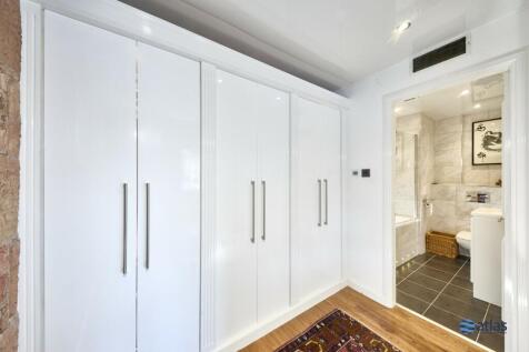 Walk-in Wardrobe (bedroom 3)