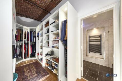 Walk-in Wardrobe (bedroom 1)