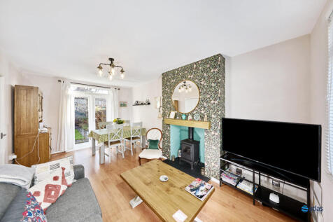 Lounge/Dining Area