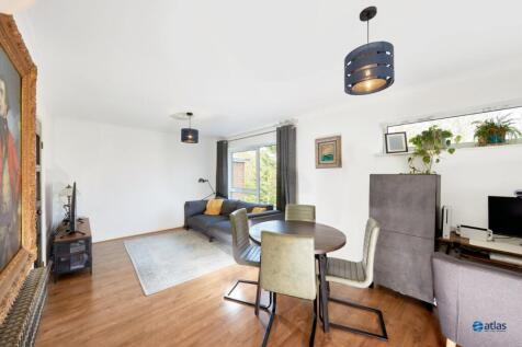 Lounge/Dining Area