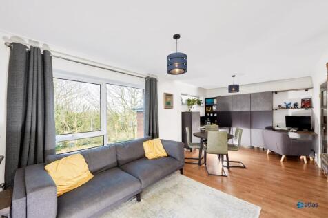 Lounge/Dining Area