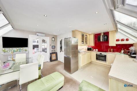 Kitchen/Dining Area