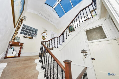 Entrance/Stairway